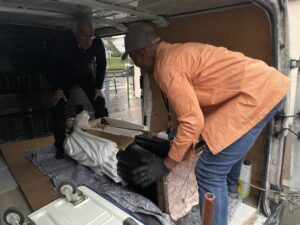 Chargement de la statue restaurée 