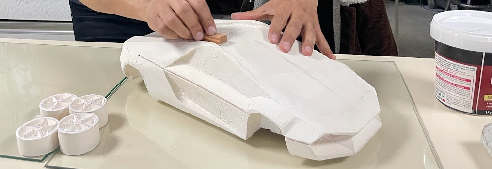 Sculpture sur plâtre maquette voiture automobile