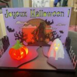 Un diorama créé pour Halloween, décor en bois découpé laser, personnages imprimés en 3D